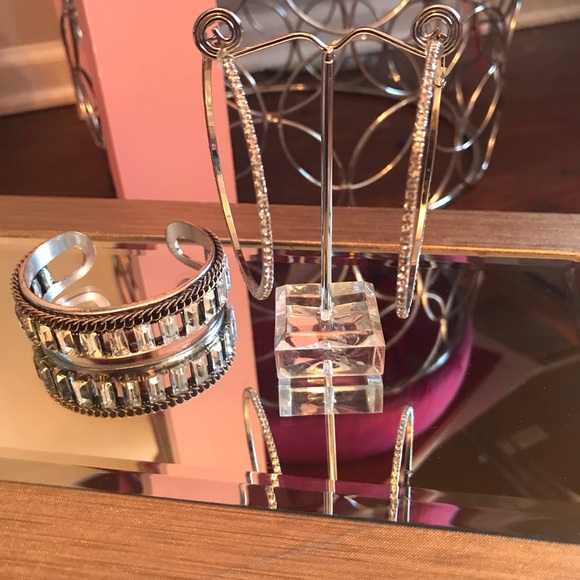 Sliver hoop earrings and cuff chain bracelet - Picture 4 of 6